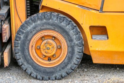 Comment choisir ses roues de chariot élévateur ?