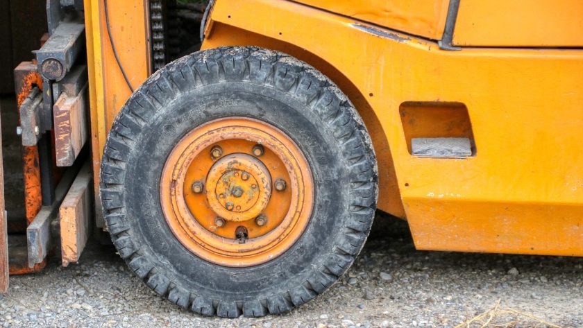 Comment choisir ses roues de chariot élévateur ?