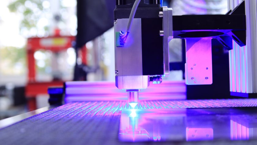 Quels sont les avantages d'utiliser une machine laser de marquage ?