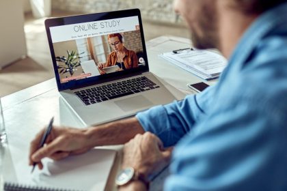 Pourquoi la formation à distance séduit de plus en plus d’apprenants ?