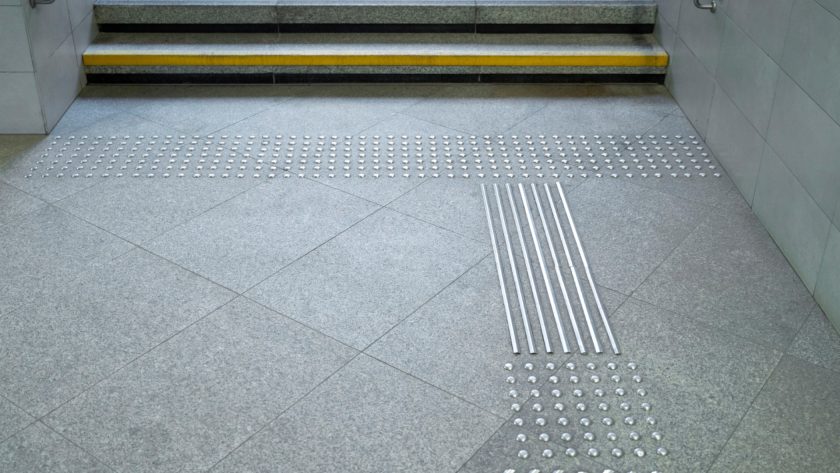 Dalle podotactile : un dispositif essentiel pour l’accessibilité