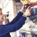 Street food : pourquoi le camion friterie reste un investissement gagnant ?
