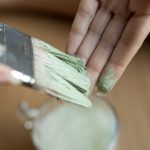 Peinture naturelle dans le bâtiment : comment choisir une finition adaptée à chaque support ?